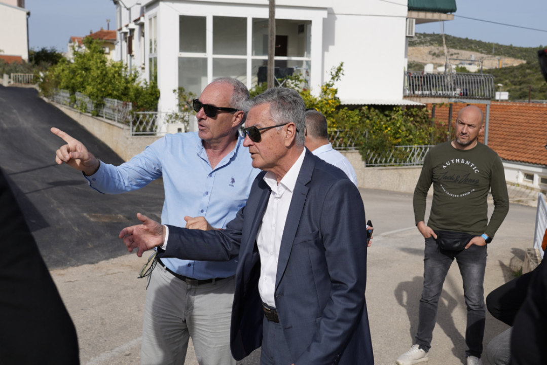 Burić obišao radove na uređenju ulica u Njivicama