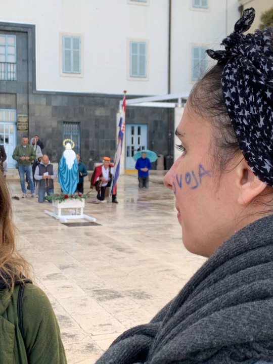 Performans pred moliteljima: 'Nećemo odustati od zaštite temeljnih ljudskih prava'