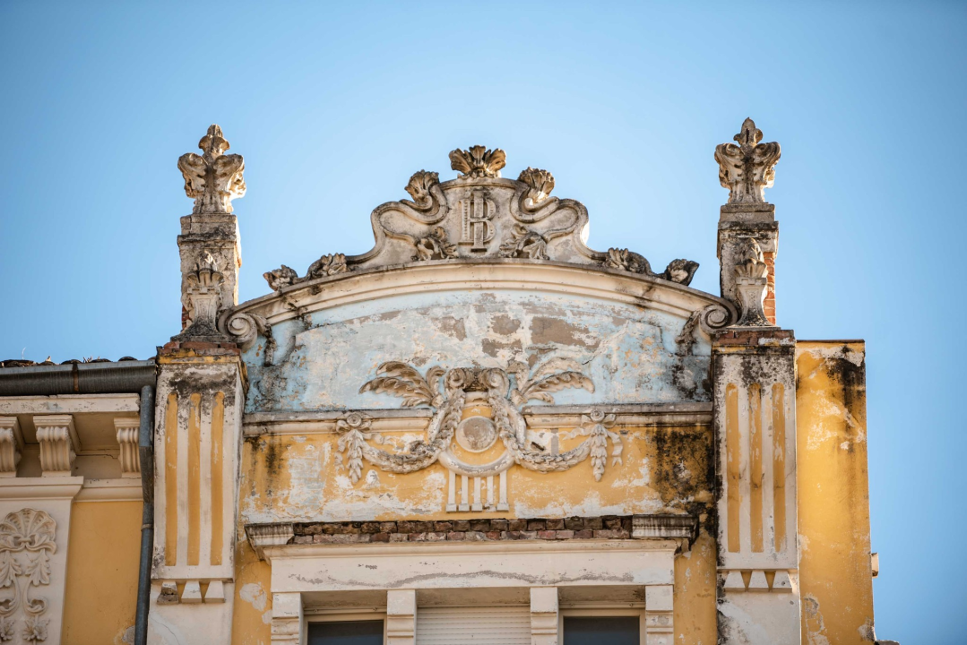 Palača Iljadica-Grbešić i dalje žudi za obnovom, župan Jelić: 'Ima veliki turistički potencijal, šteta je da se koristi za administraciju'