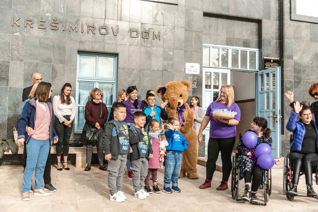U Šibeniku obilježen Dan palčića: 'Našim anđelima među zvijezdama poslali smo balone na dar'