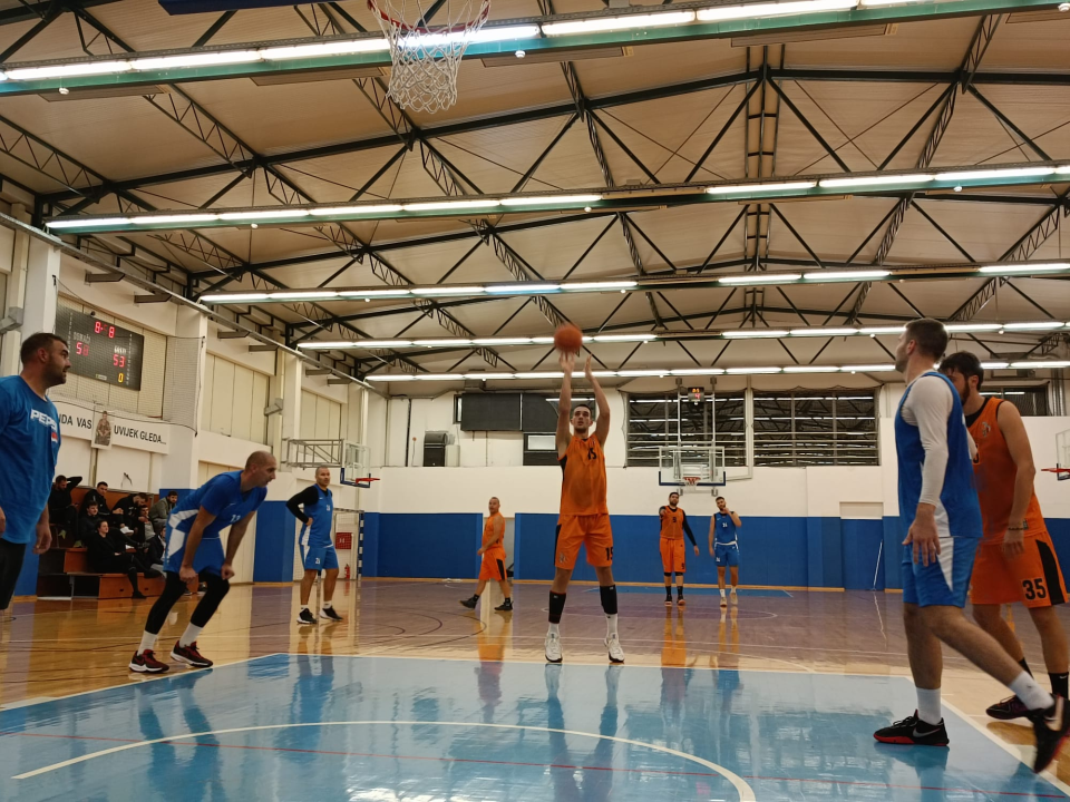 Šibenska rekreativna košarkaška liga: Karika i ŠiŠibenico i dalje guraju bez poraza