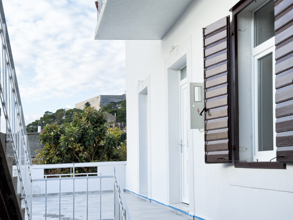 Prodaje se kompletno renoviran dvosoban stan na odličnoj lokaciji!