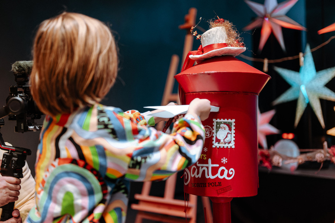 Arsenturica pun pogodak: Djeca uživala u radionicama i predstavi, a posjetio ih je i Djed Božićnjak