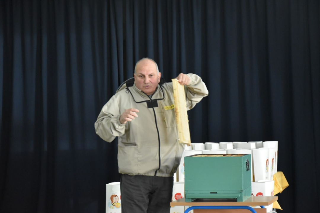 U osnovnoj školi u Kninu obilježen 6. Školski medni dan s hrvatskih pčelinjaka