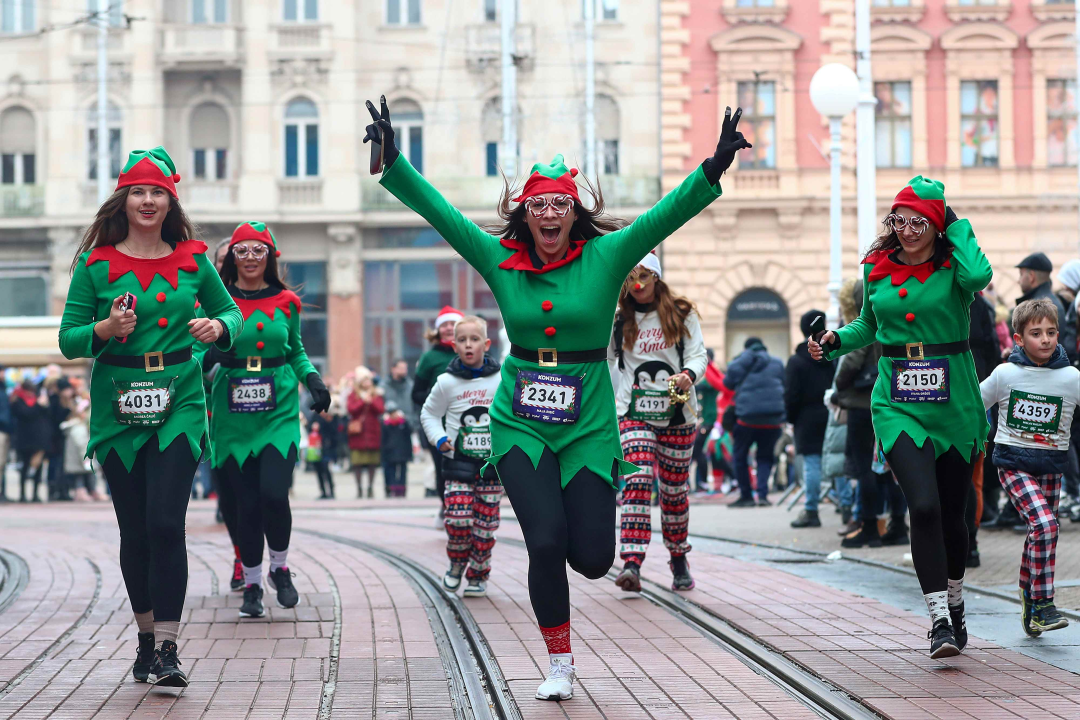 Zagreb Advent Run oborio sve rekorde: Više od 4300 kostimiranih trkača preplavilo ulice