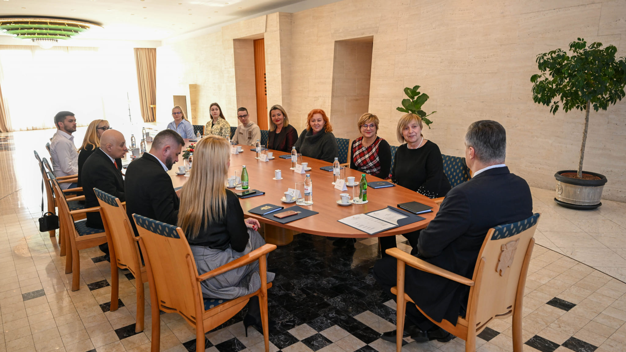 Učenici Medicinske škole na Pantovčaku kod predsjednika Milanovića