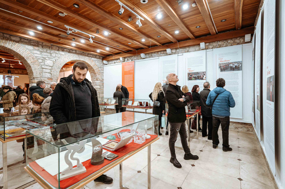  U Muzeju otvorena fenomenalna izložba ‘Važna je emocija, a ne note! Kazivanja o šibenskim klapama’