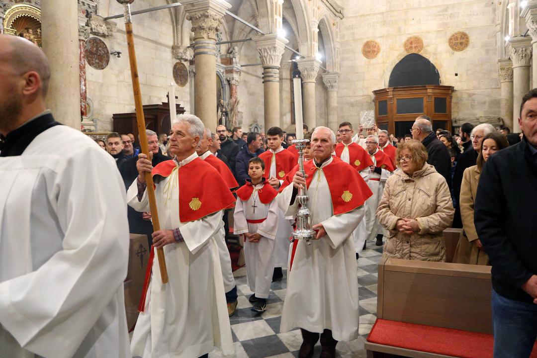 Biskup Rogić predvodio polnoćku u katedrali: 'Treba se odazvati glasu savjesti'