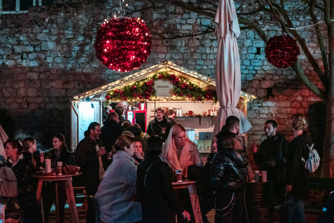 Šibenski srednjoškolski bendovi u maniri rock zvijezda napunili park