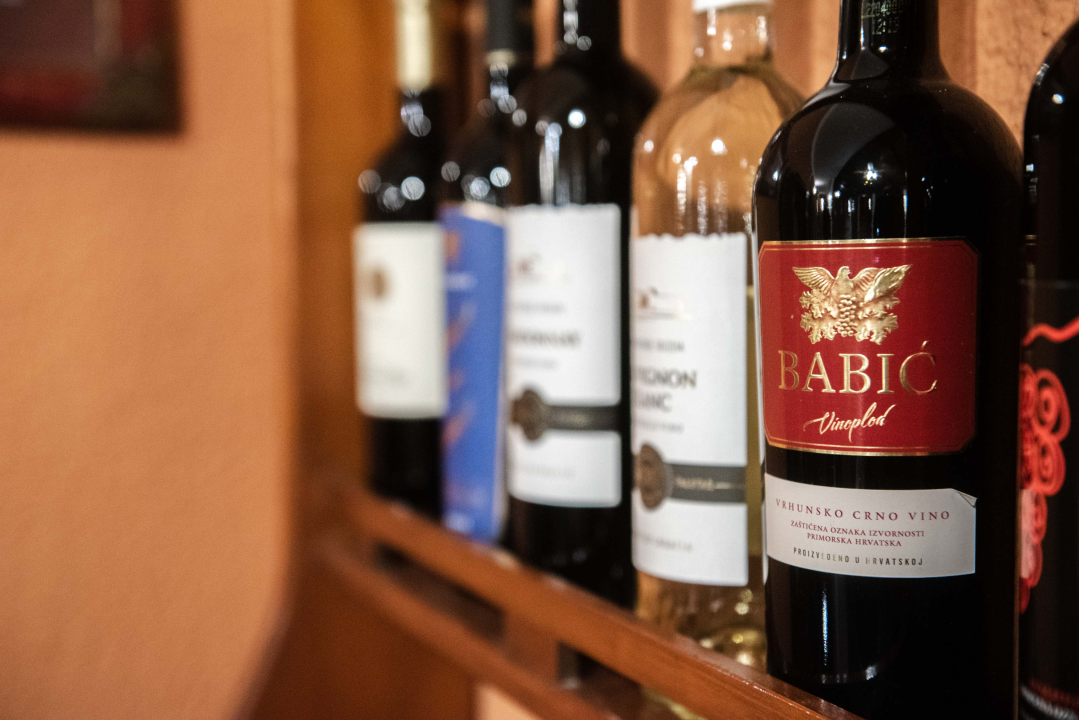 Provedite nezaboravne trenutke uz ukusne delicije u konobi Brošćica!