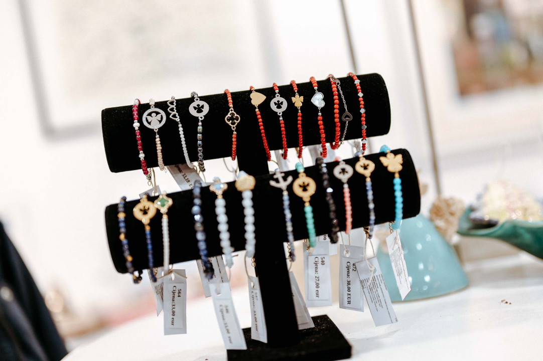 U Galeriji Juraj Dalmatinac potražite poklone za Valentinovo i maturalne haljine 