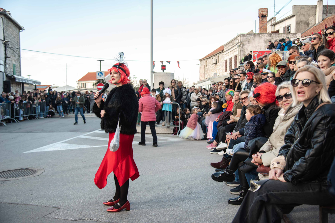 FOTOGALERIJA (1) Aleksandra Prijović nastupila u Murteru, tamo zabrana nije bilo