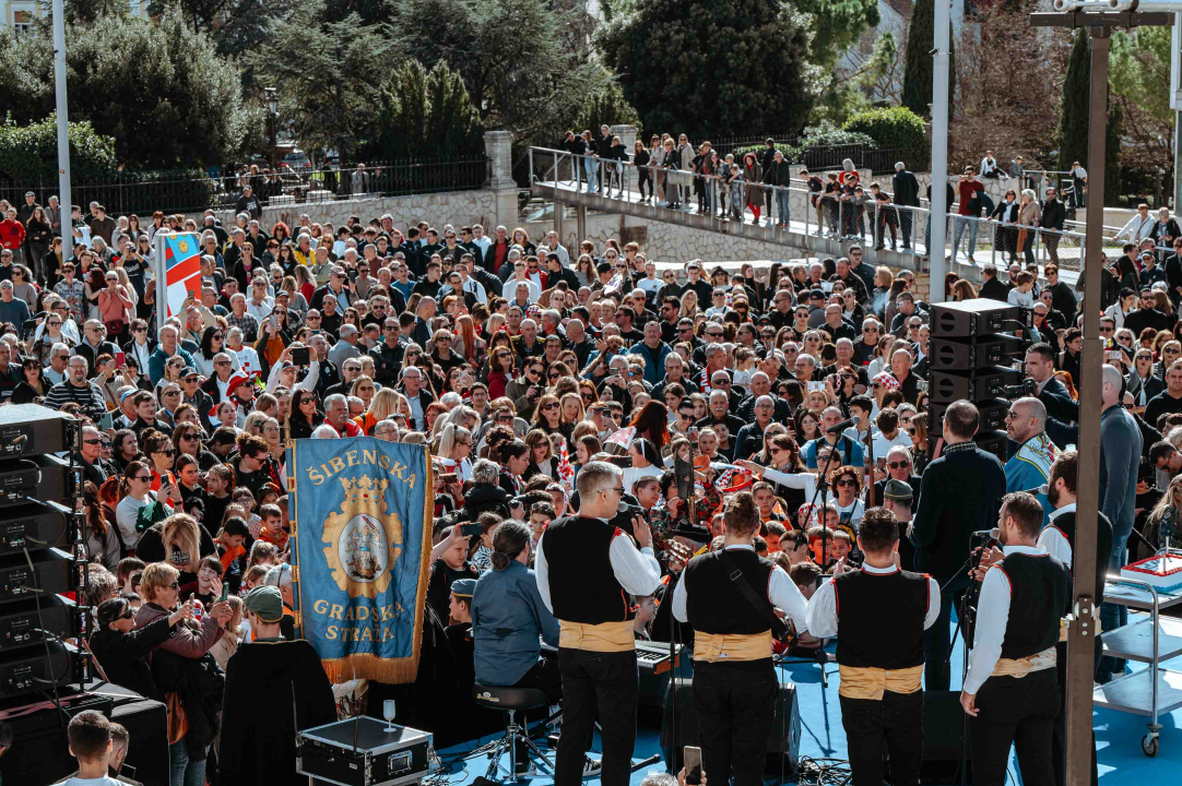 Šibenčani masovno dočekali svjetske prvake, Tucak: 'Gdje god pođem osjećam ljubav koju mi pružate'