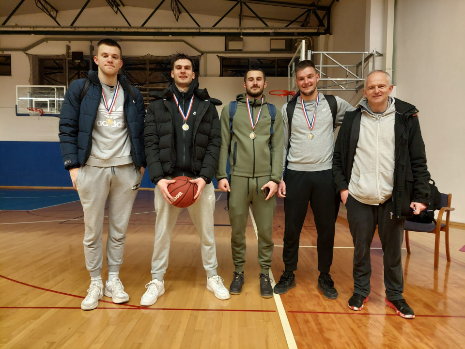 Šibenski rekreativni košarkaši zabavljali sebe i gledatelje na All-Staru