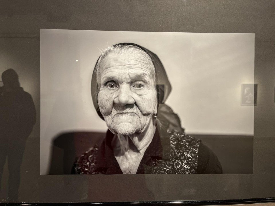 U Kninu otvorena izložba članica Foto kluba Šibenik 'Žena je...'