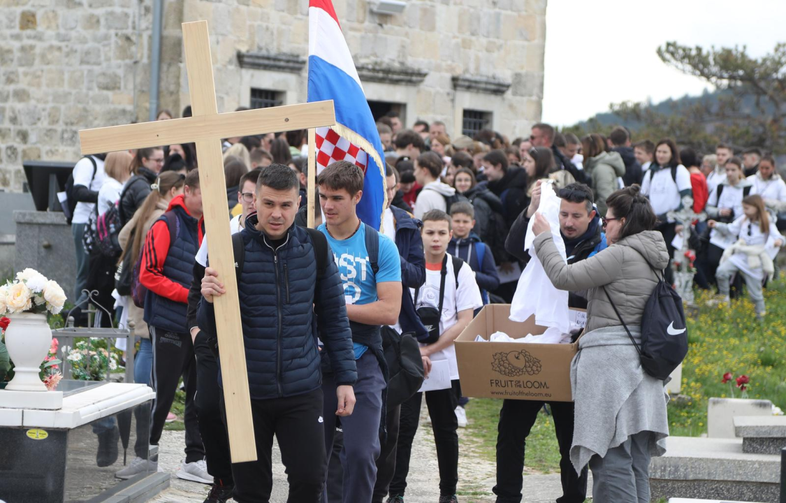 Križni put mladih ŠIbenske biskupije održan pod geslom 'Meni je štit Bog'