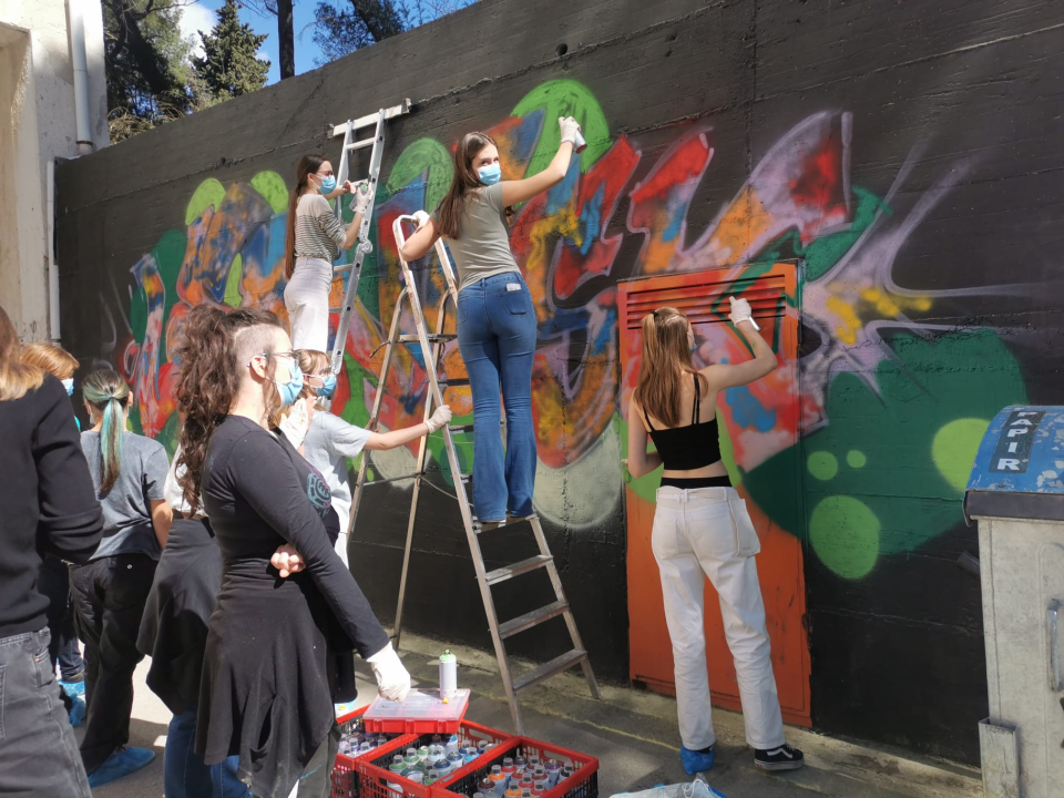 Dva murala u dvorištu gimnazije na 80 kvadrata zida: Grafiti kao umjetnost, a ne vandalizam