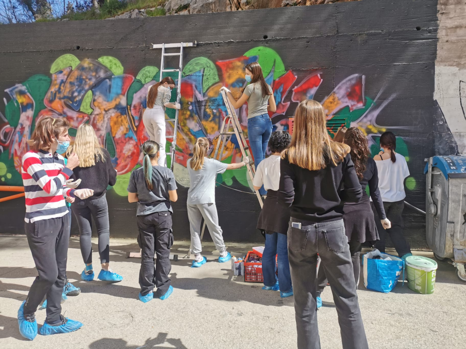 Dva murala u dvorištu gimnazije na 80 kvadrata zida: Grafiti kao umjetnost, a ne vandalizam