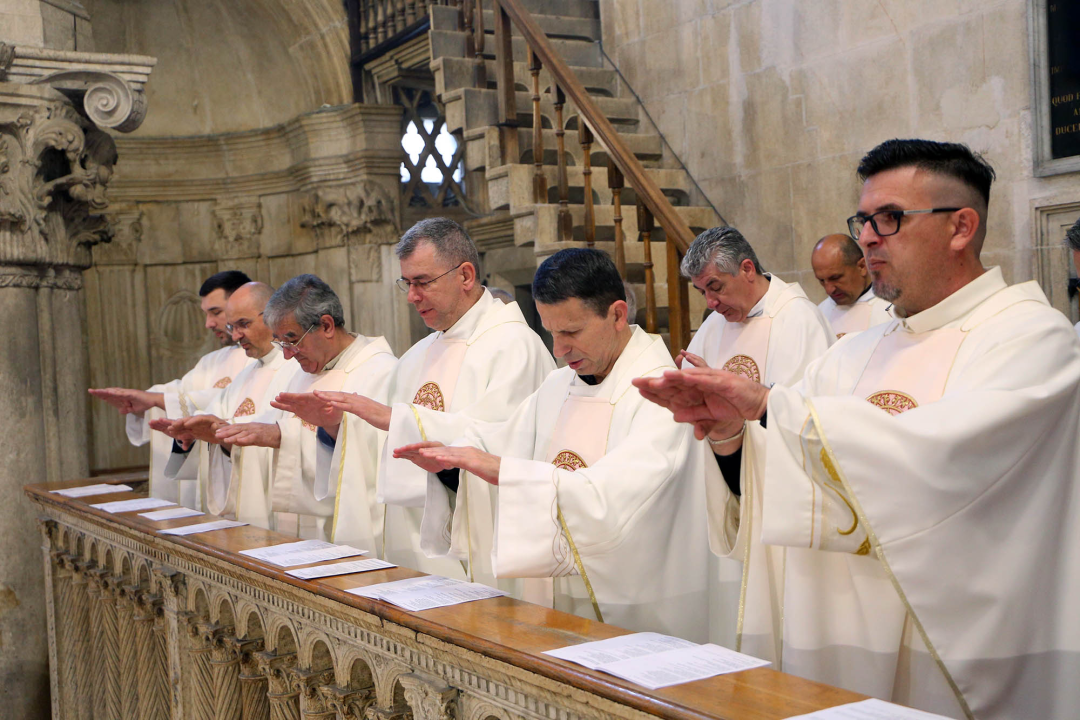 Jutros u katedrali biskup predvodio misu posvete ulja za krizme i bolesničko pomazanje