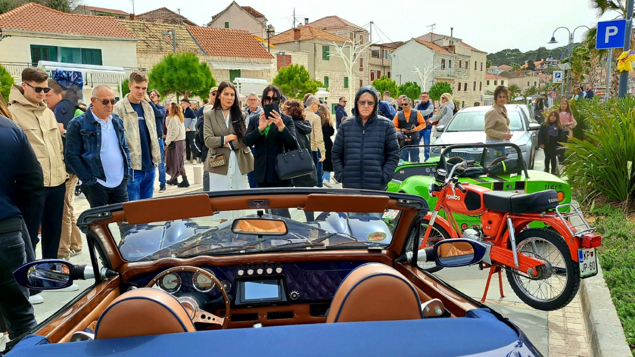 Uskršnji doručak u Rogoznici uveličali i oldtimeri