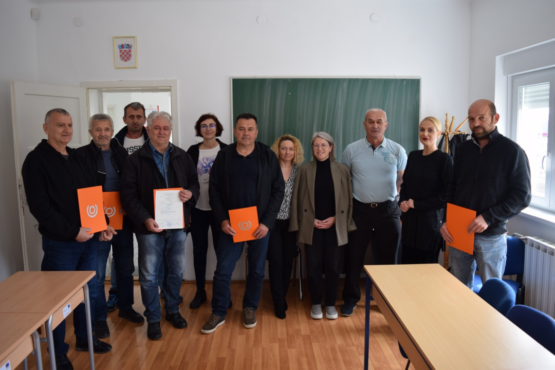 NP Krka:  Kao doprinos očuvanju bioraznolikosti, osposobljeno trinaest novih pčelara