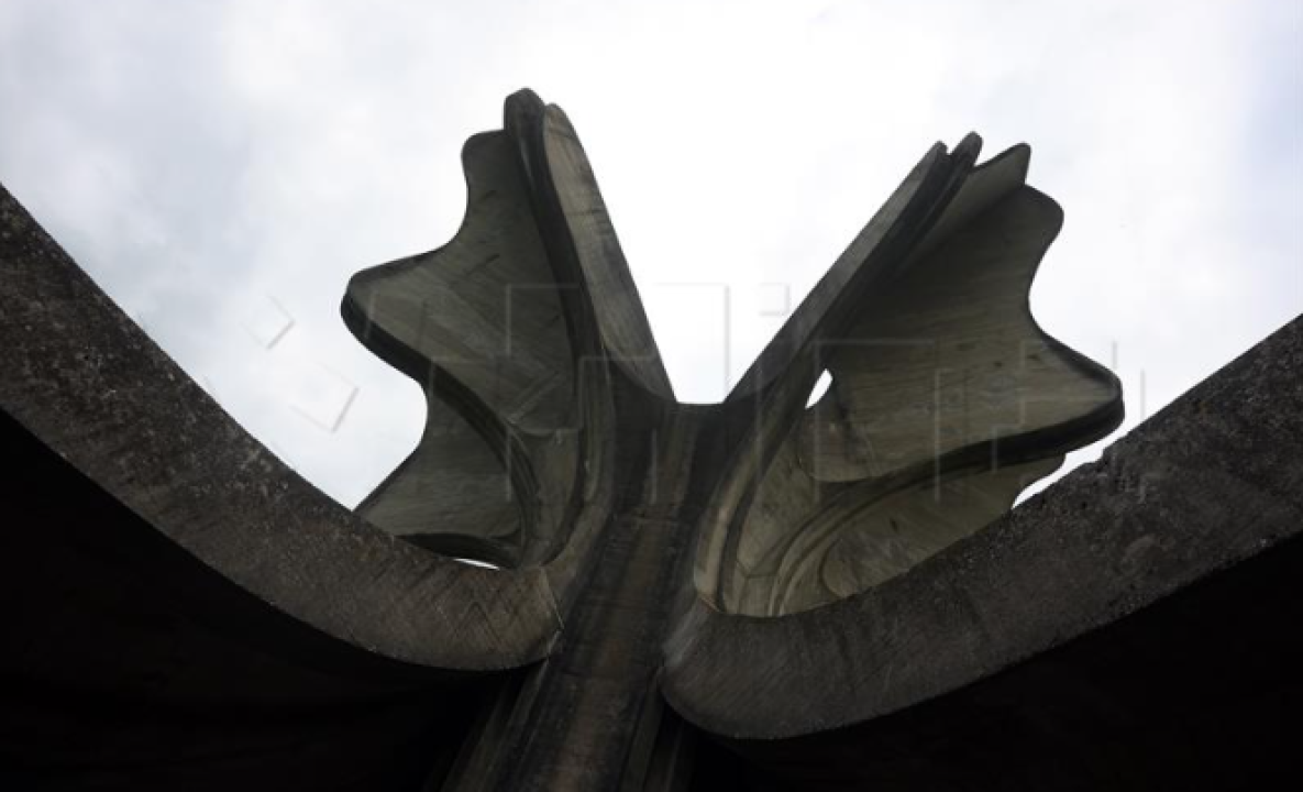 Još nije ugašen požar kod Vrpolja: Od jutros ga gase i dva kanadera