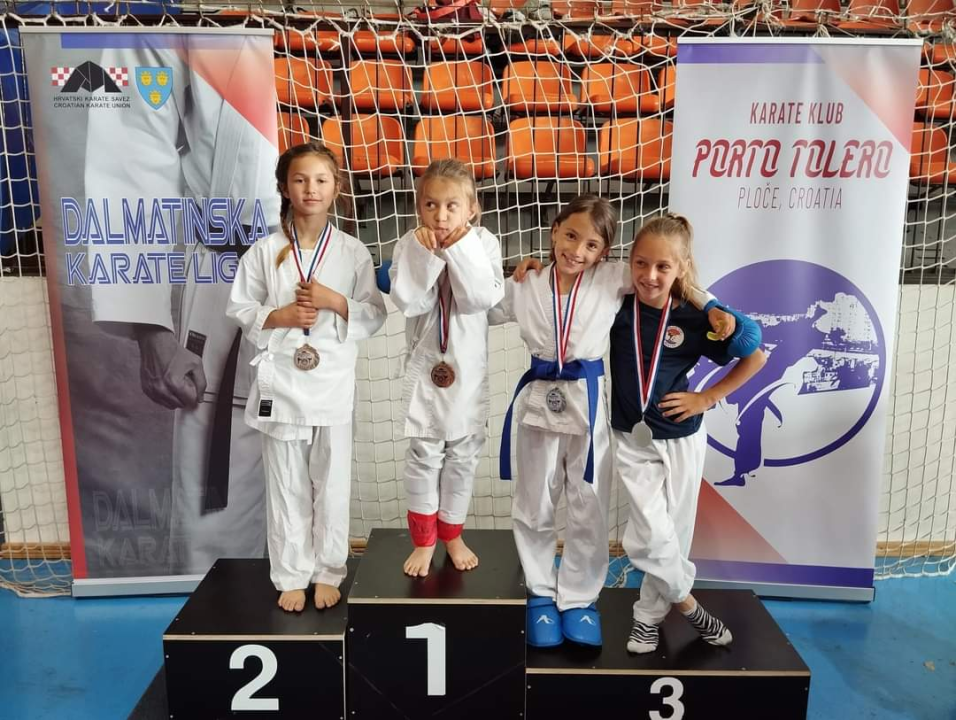 Karate klub Murter na 1. kolu Dalmatinske lige u Pločama osvojio tri medalje  