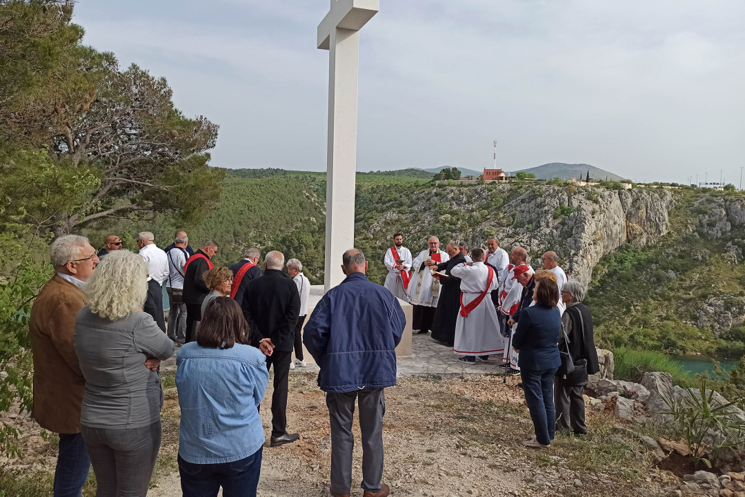 Blagoslovljen križ na Punti križa kod Skradina