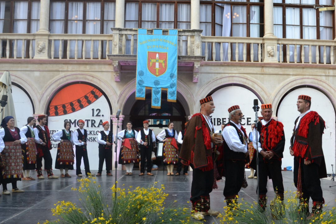 Za tjedan dana mimohod 300 folkloraša po Šibeniku pa smotra u kazalištu