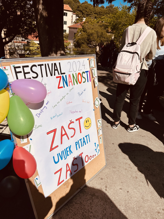 Djeca iz vrtića Kućica na Festivalu znanosti 