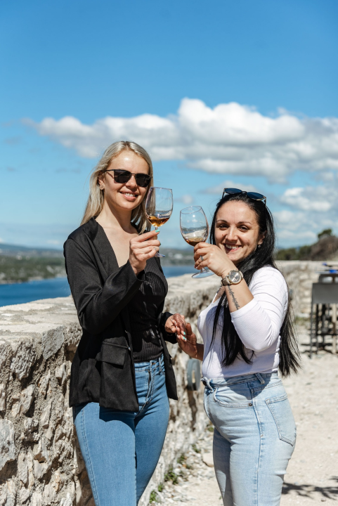 Zagrijavanje na tvrđavi Barone: Kandidatkinje za najljepšu mamu Hrvatske zabavljale se na šibenskom kaštelu