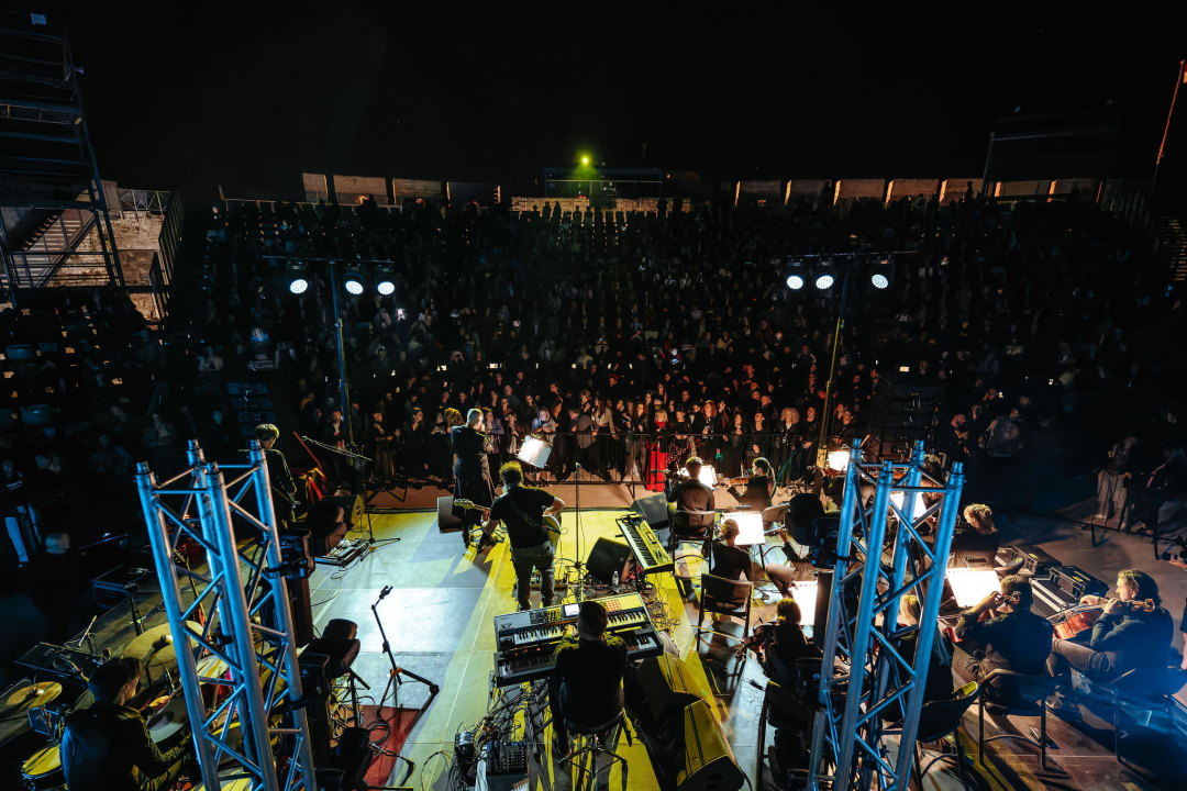 Odlično raspoložena publika i fantastičan nastup Urbana i gudača na Tvrđavi sv. Mihovil