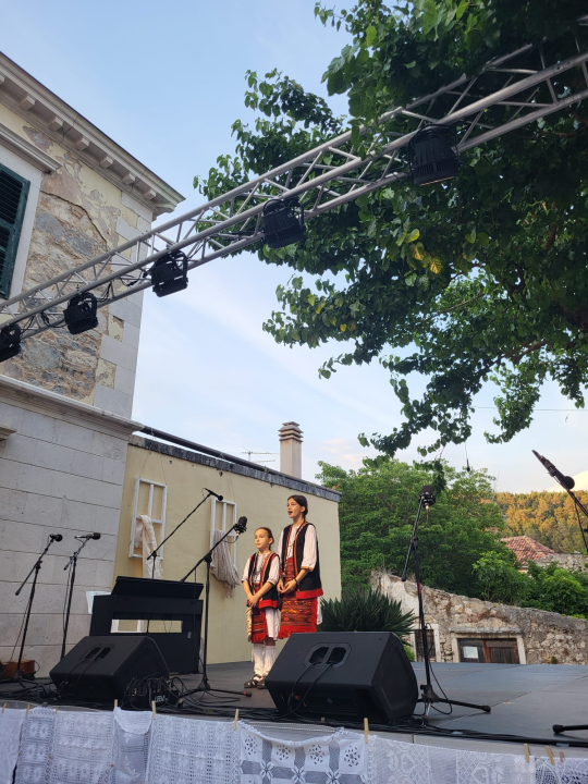 Smotra dječjeg folklora u Skradinu okupila djecu iz 11 skupina