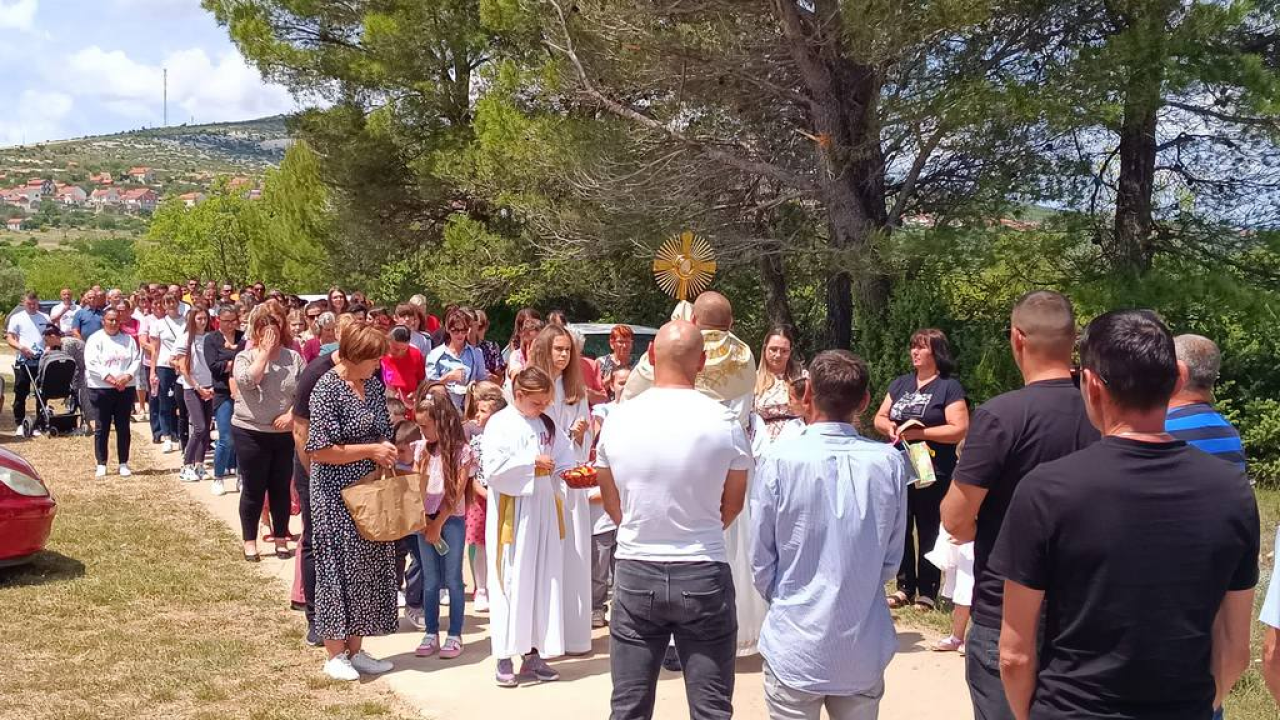 Svečanim misnim slavljem proslavljen blagdan Tijelova u Vukšiću