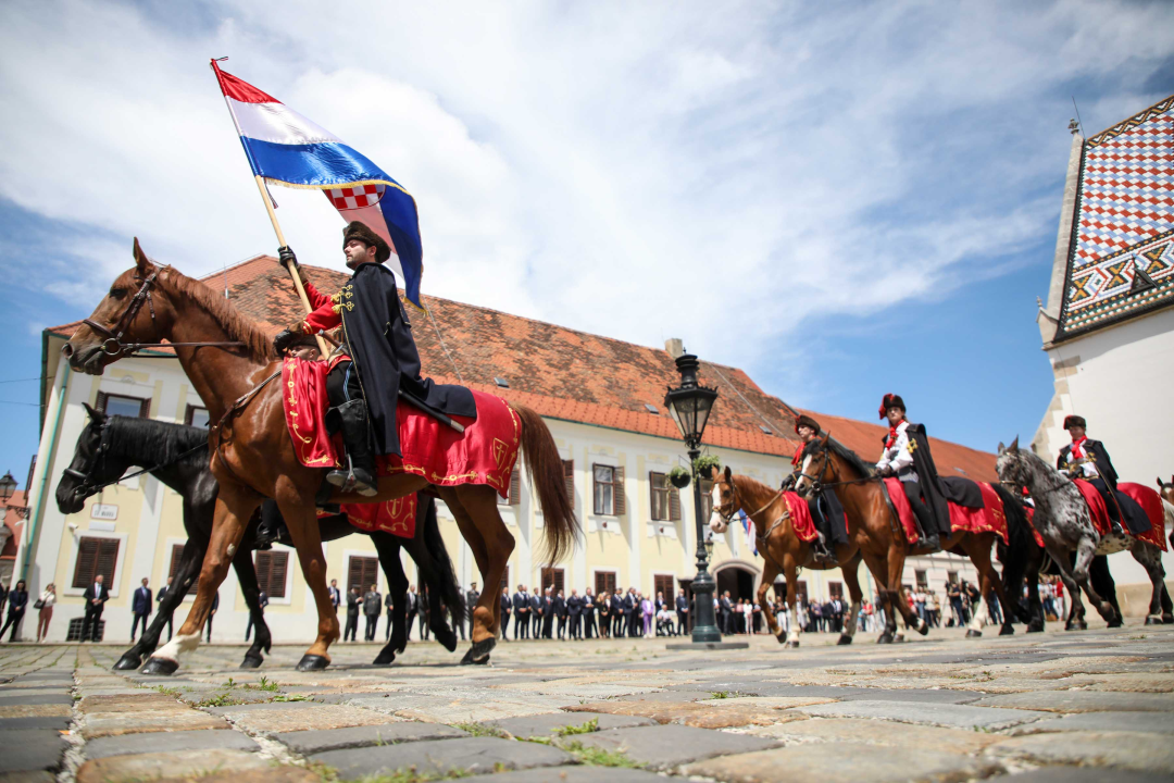 Kravat pukovnija obilježila Dan državnosti počasnom smjenom straže 