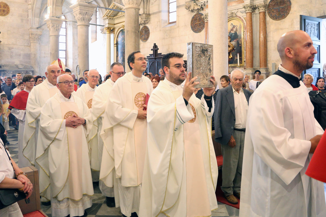 Šibenčani misom u katedrali pa procesijom proslavili svetkovinu Tijelova