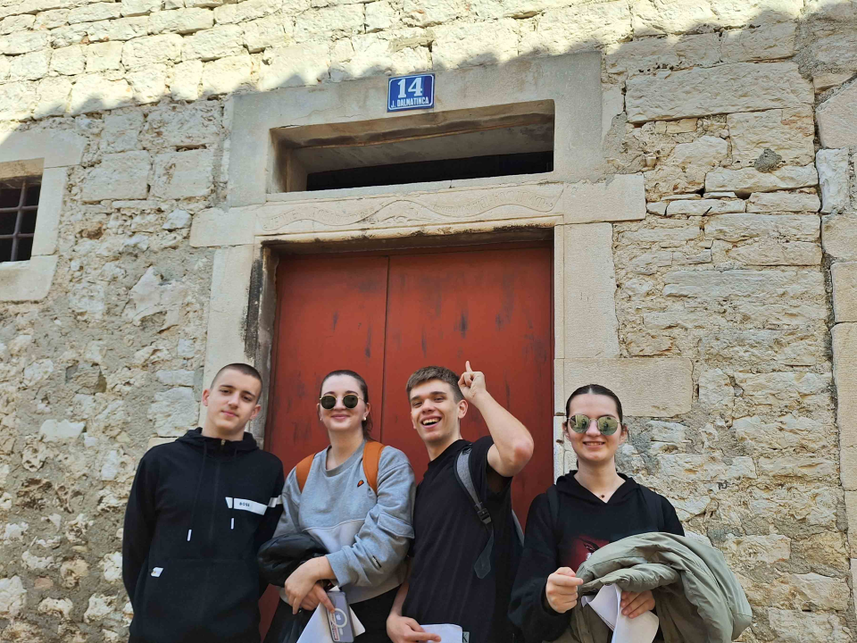 Učenici tri šibenske srednje škole prošli ‘tragovima srednjovjekovnog Šibenika’ 