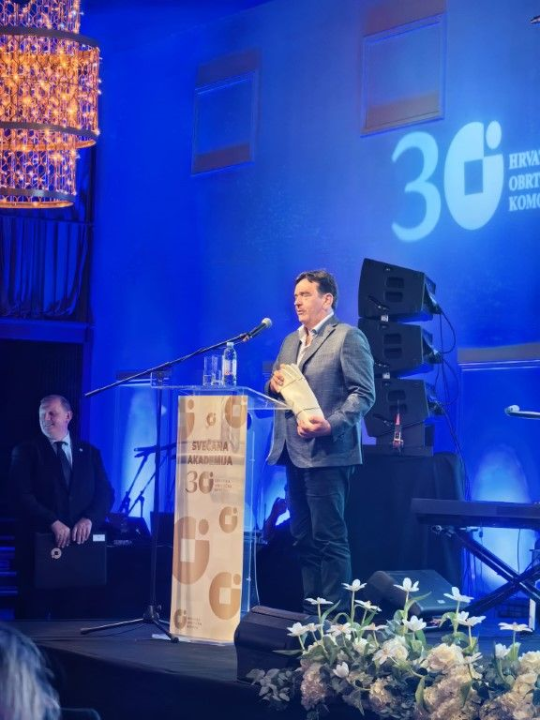 Priznanje 'Zlatne ruke' obitelji Stipaničev, zlatnim rukama tribunjske brodogradnje 