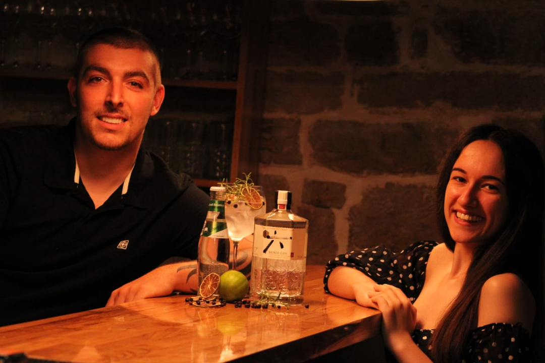 Mladi par u srcu grada otvorio posebni Ginfinity Bar!