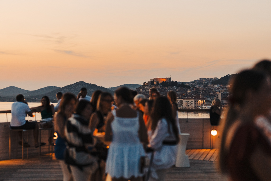 Tople ljetne noći začinite dobrim provodom u Roof Baru by Moet &amp; Chandon u D-Resortu!