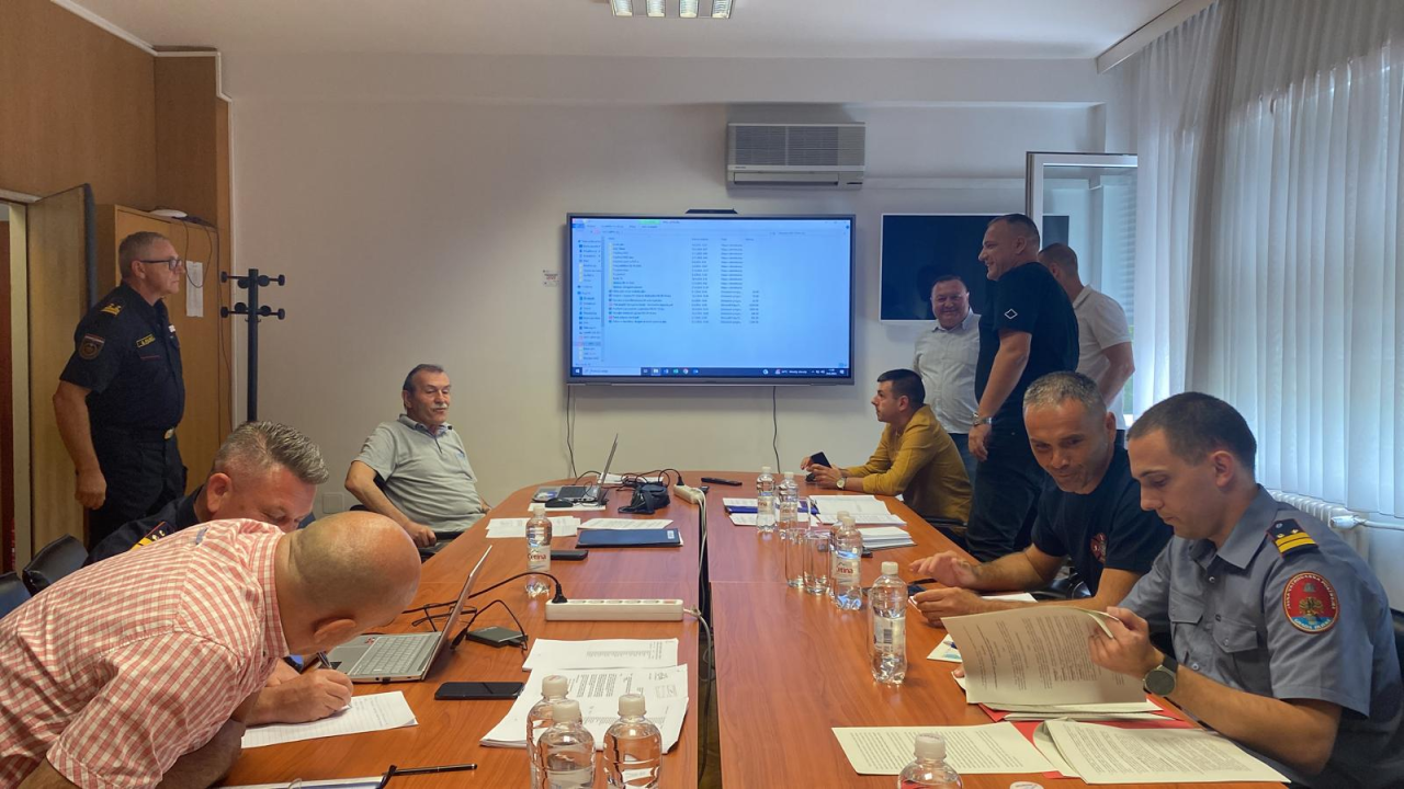 Hrvatsku bi usred sezone požara mogao dočekati štrajk vatrogasaca, problem su plaće