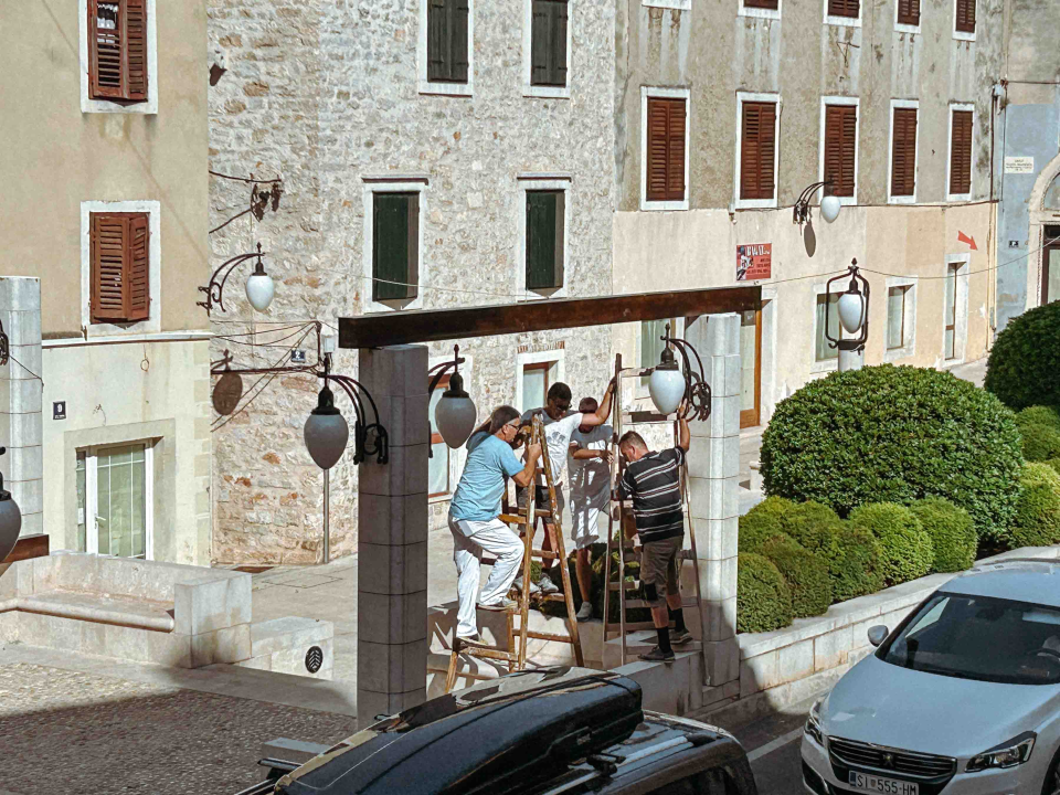 Za svaku pohvalu komunalaca: Nova pergola na Stari pazar stigla za točno sedam dana 