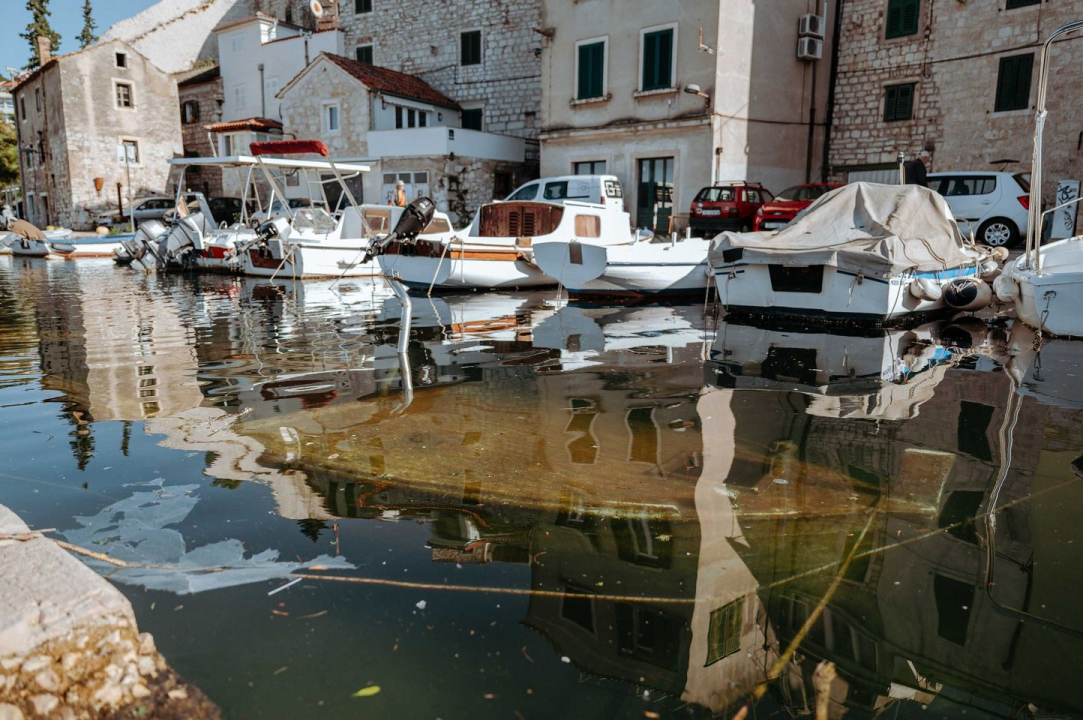 'Podmornice' konačno izvađene iz mora u Docu: Dvije vlasnici, a jednu službe
