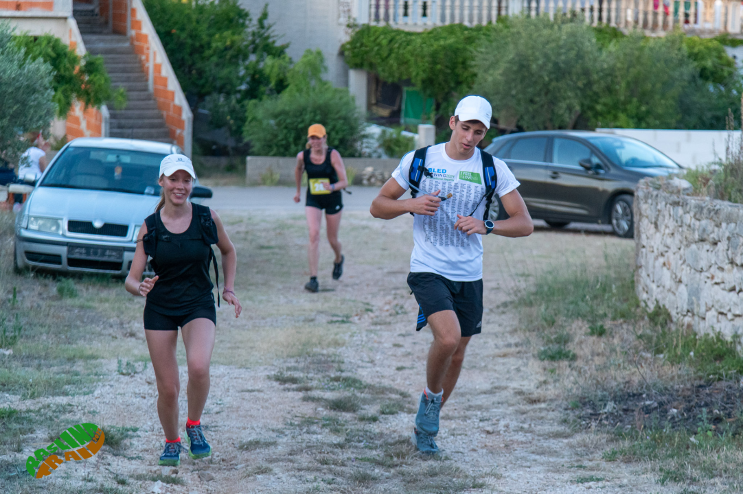 Održana prva utrka Raslina trail, staza prolazila kroz opožarena područja tog kraja