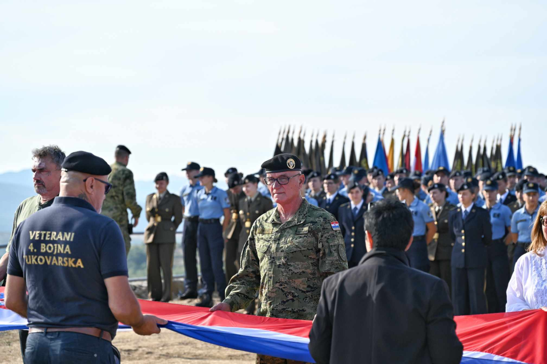 Svečanost na Kninskoj tvrđavi: Vijore se hrvatski barjaci u znak Dana pobjede