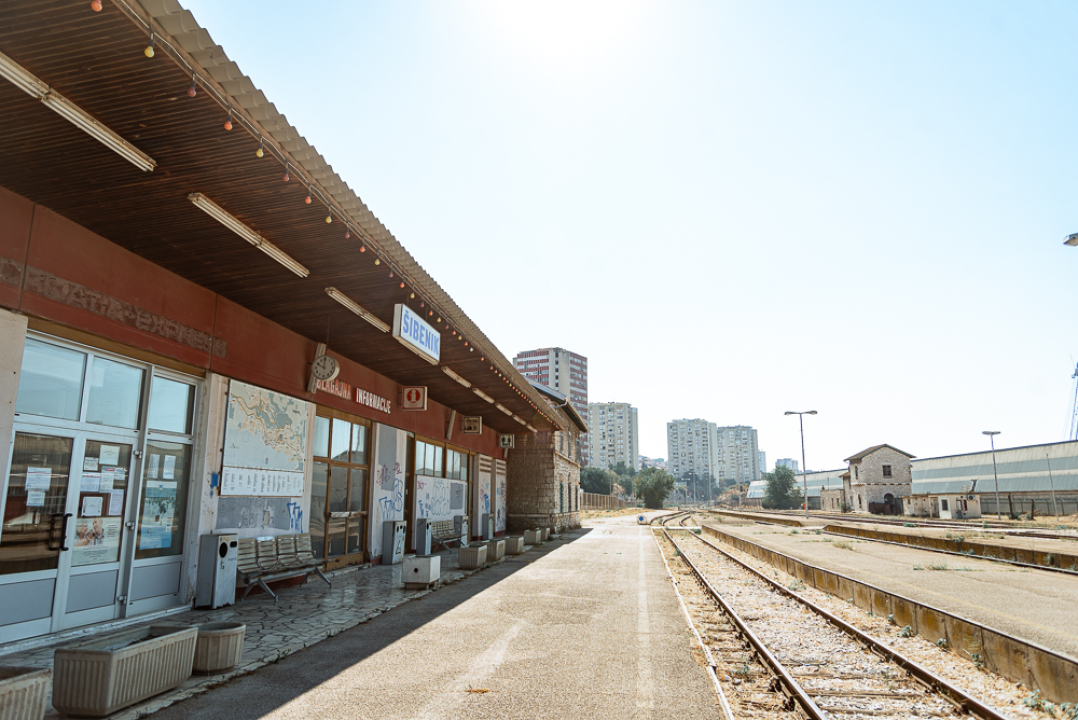 SDP-ovci sa željezničkog kolodvora Butkoviću: 'Uhvati se posla ili pospremi police i idi doma'