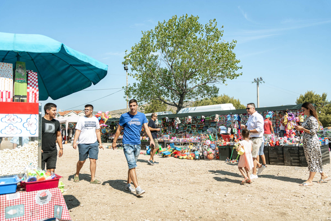 Velik broj vjernika okupio se u marijanskom svetištu u Vrpolju: Misu predvodio biskup Rogić