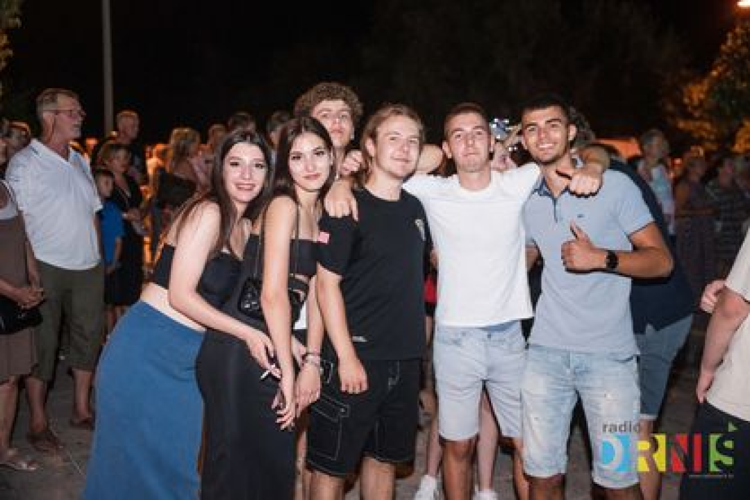 Drniška fešta: Drnišani i njihovi gosti feštali na koncertu Rišpeta