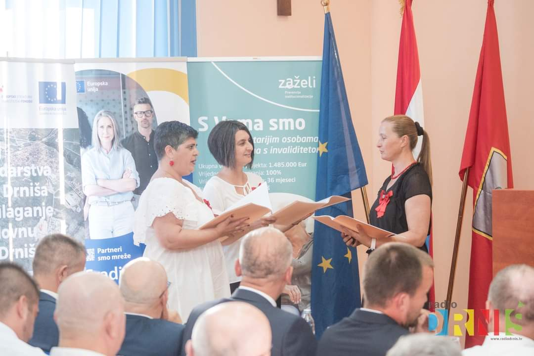 Na svečanoj sjednici drniškog Gradskog vijeća uručene nagrade ovogodišnjim laureatima