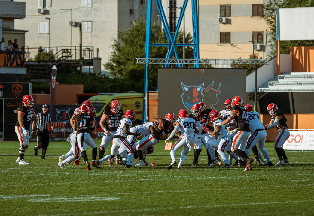 Američki nogomet na Šubićevcu vizualno zanimljiv, rezultatski ne: Madrid uvjerljiv protiv Hamburga